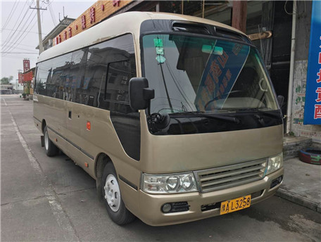 22座 中巴車